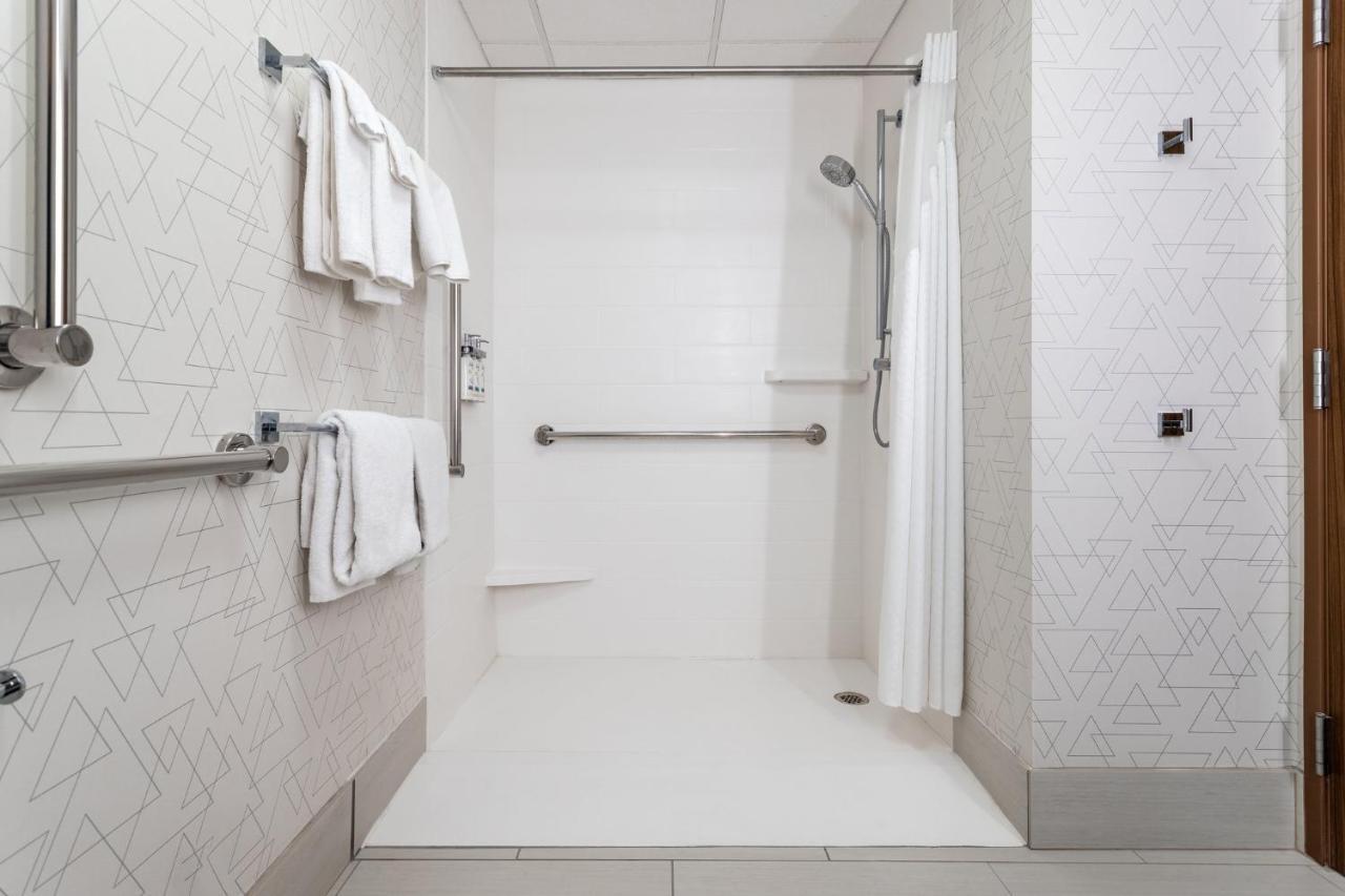 Holiday Inn Express Hotel & Suites-St. Paul By Ihg Vadnais Heights Ngoại thất bức ảnh