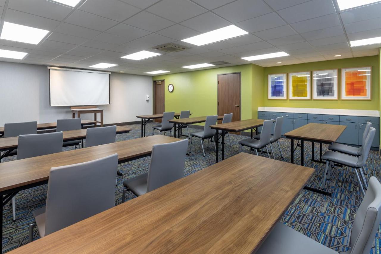 Holiday Inn Express Hotel & Suites-St. Paul By Ihg Vadnais Heights Ngoại thất bức ảnh